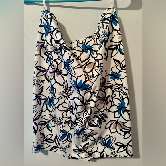 Teal blouse with teal and black highlights on a white skirt. - Picture 3 of 15